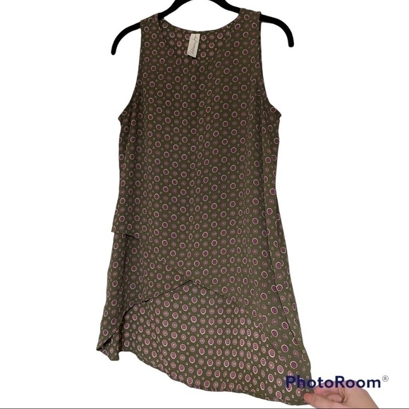 Evereve Allison Joy Floral Olive Sleeveless Tank Blouse | S - Picture 3 of 7